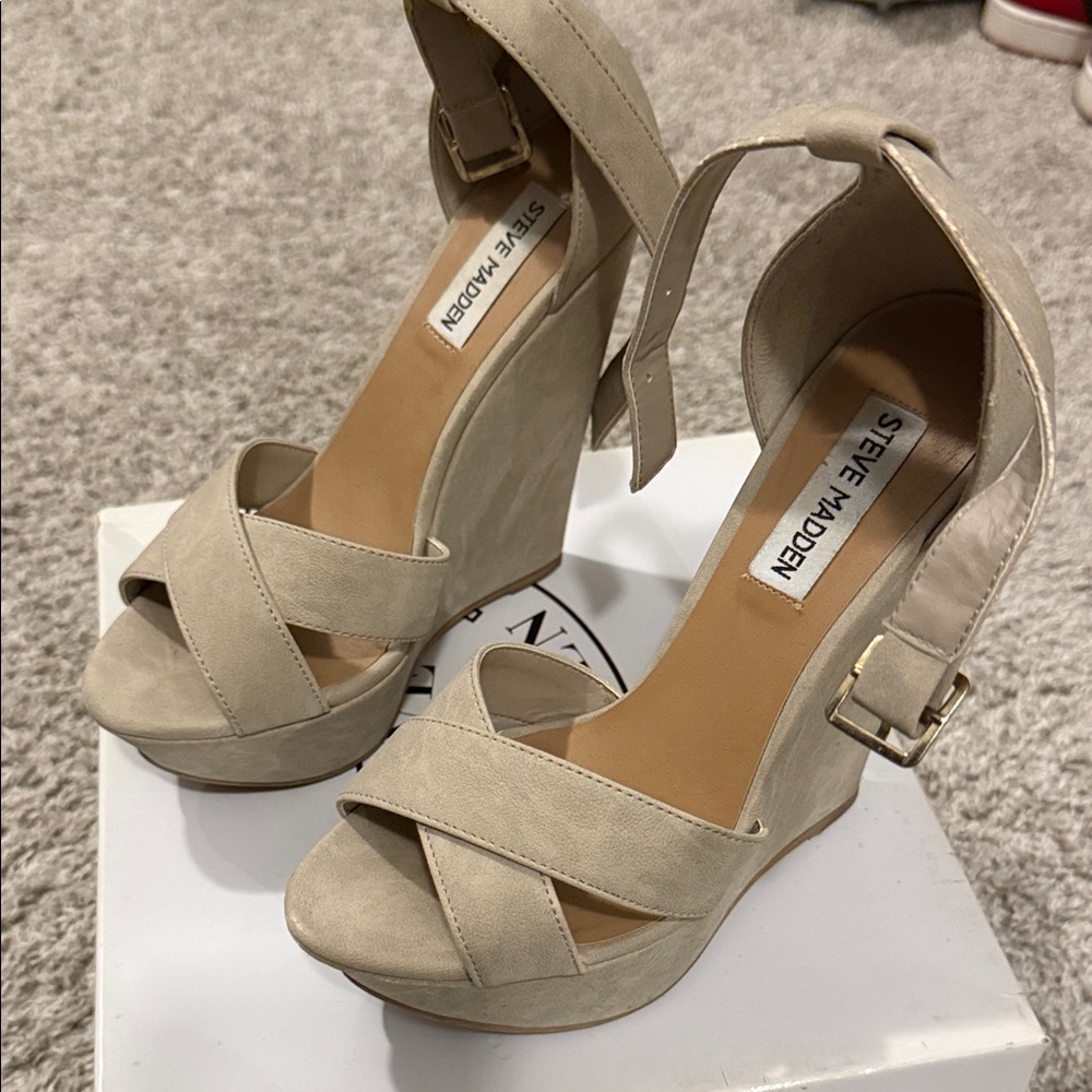 Steve Madden Women's Beige Wedge Sandals